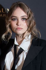 lily-rose-depp-chaumet-le-cinema-the-revelations-gala-in-paris-1-16-2017-9.jpg