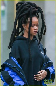 rihanna-adriana-lima-get-back-to-oceans-eight-filming-01.jpg