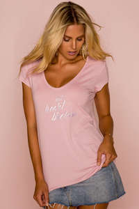 roser_v-neck_not_heartbroken_tee_1276-100071-0015_2_.jpg