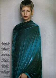 uk_vogue_dec_1990_4.jpg