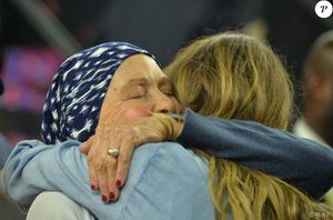 3037790-gisele-bundchen-avec-galynn-brady-la-me-950x0-2.jpg