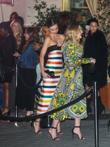 Miranda+Kerr+Harper+Bazaar+Celebrates+150+NkmiDsWxGl_x.jpg
