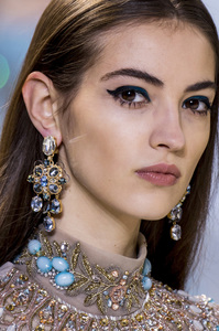 CAM - ELIE SAAB 11.jpg
