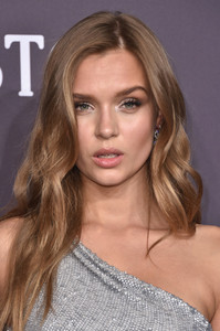 589c5027e7d02_JosephineSkriver19thAnnualamfARNewYorkBCUUFQ8gcX3x.thumb.jpg.30bc3cedd3ebe3ec4c83ca9ce384fc52.jpg