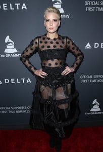     halsey100217BZNimage10.jpg