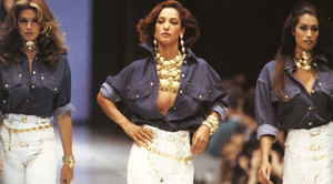 589fb2be869d9_Cindy-Crawford-Marpessa-HenninkYasmeen-Ghauri-Versace-1992-01.thumb.jpg.ba734ddb48831521569ee641e7d5fd94.jpg