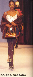 589fb708134e2_Naomi-Campbell-DolceGabbana-1996-01.thumb.jpg.9d22bb2d526e172bd1d348c6e38ea6a7.jpg