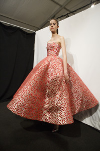 58a32c07a487f_OscardelaRentaFall2017BackstagebutgrrQD1Opx.thumb.jpg.1f875faac803ff976ef50d0cf119ff4e.jpg