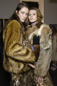 58b09302c78b9_No.21Fall2017BackstagePmdch0wnGWpx.thumb.jpg.7566c3893ce707c4f6cabd23990b5497.jpg