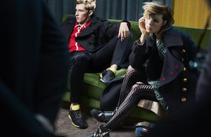58b1d12389799_edie_BurberryCampaignJune2016-BTS_1.thumb.jpg.c3286a293be8df560a64cf8b2f5329fd.jpg