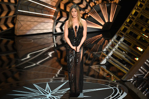 58b3bdb6cf41d_JenniferAniston89thAnnualAcademyAwardsrVCNTfLmic2x.thumb.jpg.8c1ceb4ce4ca1e459e706a1da9fa3804.jpg