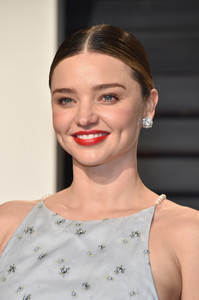 58b3eb33c0d90_MirandaKerr2017VanityFairOscarPartyiBCNojhh1LIx.thumb.jpg.2f845e4eb282701a90cb613ca1a96b4f.jpg