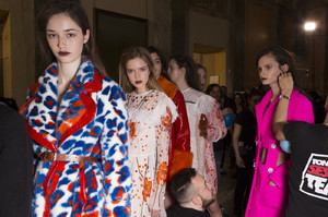 58b43c94edb75_AuJourLeJourFall2017Backstage9Dzj-h5ffEax.thumb.jpg.7d6180d7595558bb4d0968154ddd1365.jpg