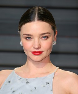 58b5971801948_MirandaKerr2017VanityFairOscarPartyBrM7Rw6G7Xkx.thumb.jpg.749878ae3402cc0b3ac45e2ad2c70341.jpg