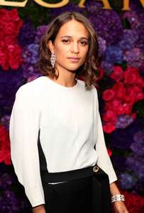 Alicia-Vikander--Bulgari-pre-Oscar-Celebration--09.thumb.jpg.7b9720d1f3784040f0d7107b020fb0e7.jpg