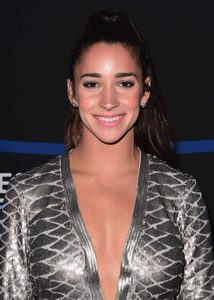 Aly-Raisman--DIRECTV-NOW-Super-Saturday-Night-Concert--12-662x927.thumb.jpg.6f2bead0fc1bf01fc5347fe318cf34c7.jpg