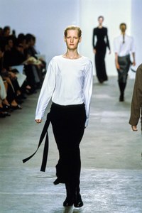 CALVIN-KLEIN-FALL-1998-RTW-47-KIRSTEN-OWEN-CN10041641.jpg