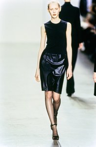 CALVIN-KLEIN-FALL-1999-RTW-17-COLETTE-PECHEKHONOVA-CN10040972.jpg
