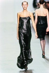 CALVIN-KLEIN-FALL-1999-RTW-69-GISELE-BUNDCHEN-CN10041081.jpg