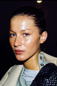 CALVIN-KLEIN-FALL-1999-RTW-BEAUTY-02-GISELE-BUNDCHEN-CN10041095.jpg