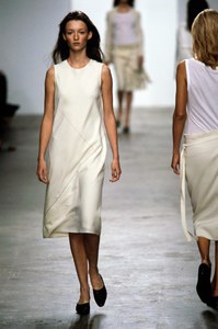 CALVIN-KLEIN-SPRING-1999-RTW-03-AUDREY-MARNAY.jpg