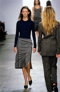 CALVIN-KLEIN-SPRING-1999-RTW-59-AUDREY-MARNAY-CN10041388.jpg