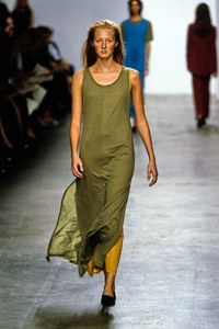 CALVIN-KLEIN-SPRING-1999-RTW-66-MAGGIE-RIZER-CN10041399.jpg