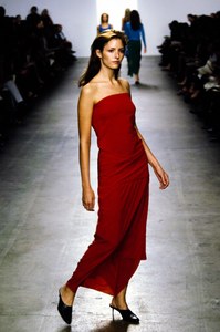 CALVIN-KLEIN-SPRING-1999-RTW-75-DANIELLE-ZINAICH-CN10041410.jpg