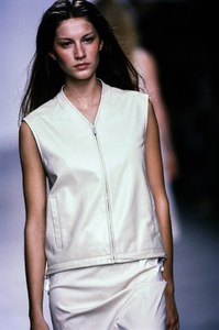 CALVIN-KLEIN-SPRING-1999-RTW-DETAIL-05-GISELE-BUNDCHEN-CN10041294.jpg