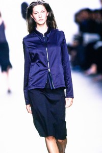 CALVIN-KLEIN-SPRING-1999-RTW-DETAIL-33-GISELE-BUNDCHEN-CN10041356.jpg