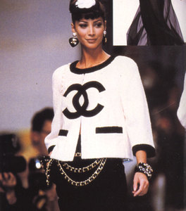 Christy-Turlington-Chanel-1992-01.thumb.jpg.dc64c92276a0465f56c28b0b4e0b5c0c.jpg