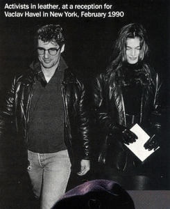 Cindy-Crawford-Richard-Gere-1990.thumb.jpg.a3dc1cc843ad2783bef84a2ed1210fe1.jpg