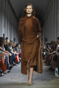 Faretta_Max-Mara-RTW-FW17-Milan-9333-1487840067-bigthumb.thumb.jpg.352b84fa9065e802d70627906c0baef5.jpg