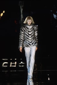 GIVENCHY-FALL-1999-RTW-001.jpg