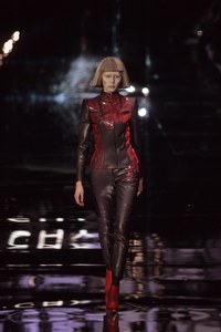 GIVENCHY-FALL-1999-RTW-039.jpg
