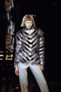 GIVENCHY-FALL-1999-RTW-061.jpg