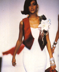 Gisele-Zelauy-Christian-Dior-1992-01.thumb.jpg.51f322bb872ed802c95dbdad6466917d.jpg