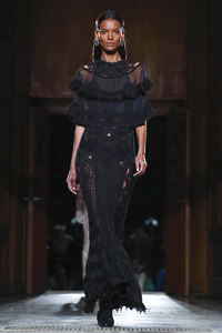 Givenchy-Menswear-FW17-Paris-2088-1484938789-bigthumb.jpg