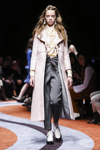 Marco-de-Vincenzo-RTW-FW17-Milan-7477-1487957971-bigthumb.jpg