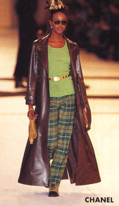 Naomi-Campbell-Chanel-1996-01.thumb.jpg.9637ba9d64f6a1d3971943fdbbfa88bb.jpg