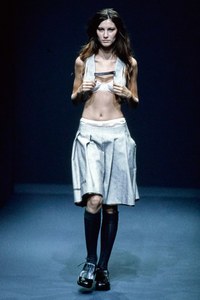 PRADA-SPRING-1999-RTW-15-GISELE-BUNDCHEN-CN10032836.jpg