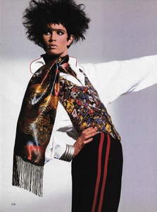 Penn_Vogue_US_June_1984_03.thumb.jpg.7d393ee890f4ea6f9c02e3351dd916e5.jpg