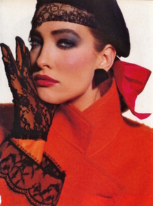 Penn_Vogue_US_June_1986_02.thumb.jpg.f0ad0ca833c615c6e1adee05f704a3b7.jpg