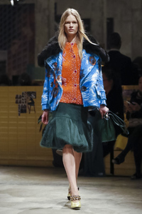 Prada-RTW-FW17-Milan-1335-1487871230-bigthumb.thumb.jpg.4ad38e877caadf83d9b6e74773f9f71c.jpg