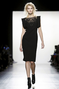 Taoray-Wang-RTW-FW17-New-York-1390-1486812858-bigthumb.thumb.jpg.c58ff1ea9df8d02a3d59c07747641336.jpg