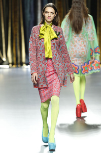 agatha_ruiz_de_la_prada_pasarela_119734043_682x.thumb.jpg.dc7bb2fc4ff2a0596dee6419942822b6.jpg