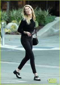 amber-heard-errands-gas-santa-monica-19.jpg