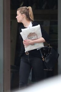 amber-heard-out-in-west-hollywood-2-21-2017-11.jpg