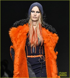 behati-prinsoo-return-to-the-runway-02.jpg