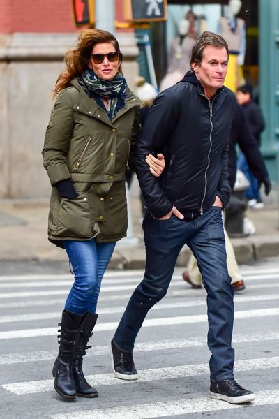 cindy-crawford-street-style-out-in-nyc-2-13-2017-10.jpg